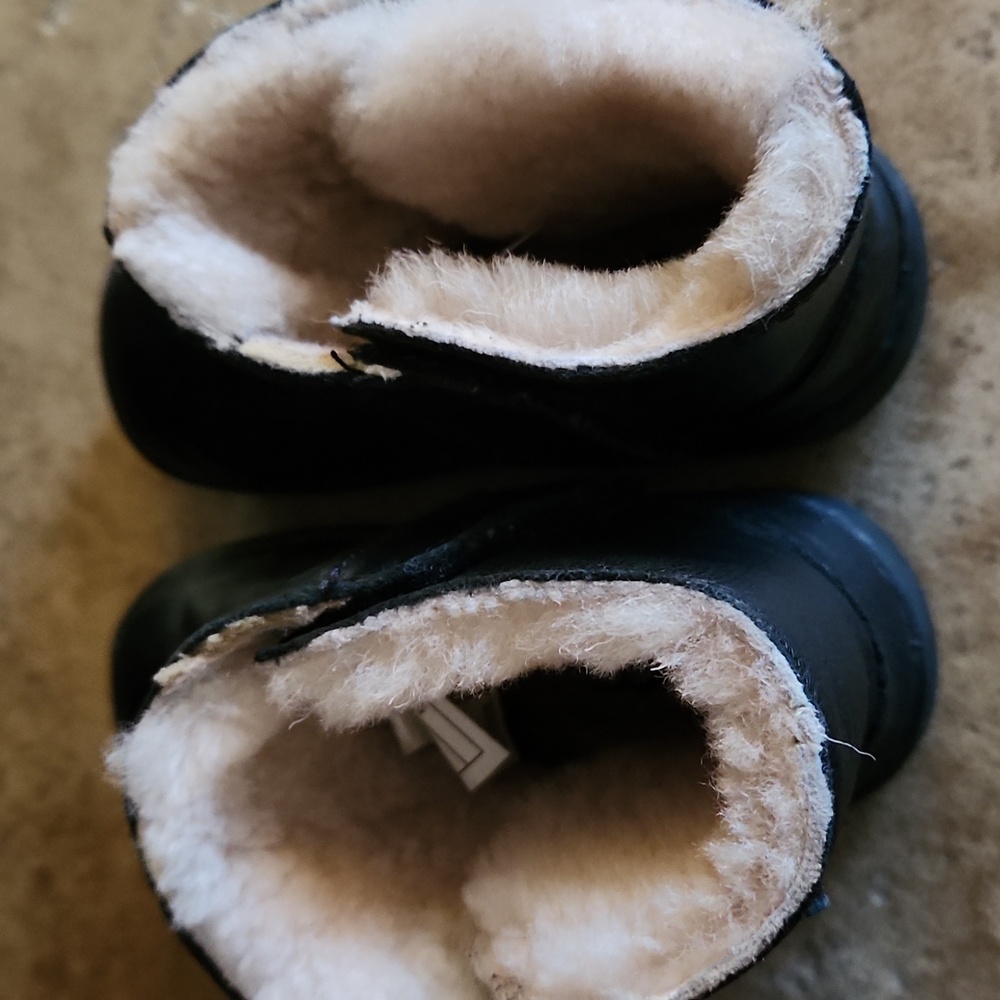 UGG Black Leather Boots with Shearling Toddler Size 4/5 - Picture 11 of 11